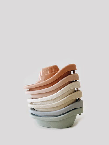 Lion + Lamb the Label Wheat Straw Boat Set